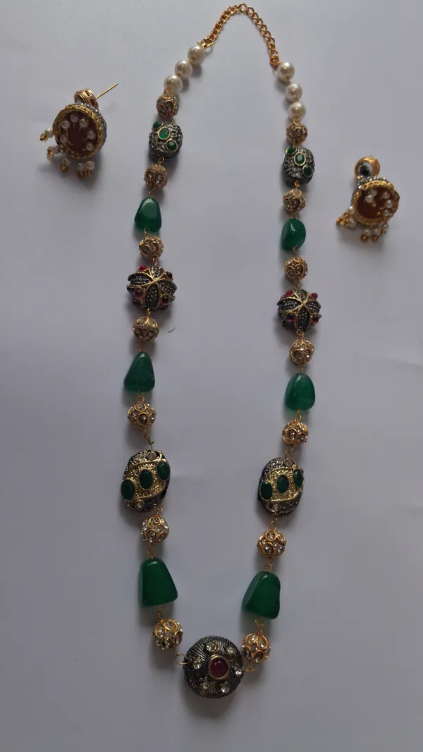 Elegant_Natural_Quartz_Stone_Necklace