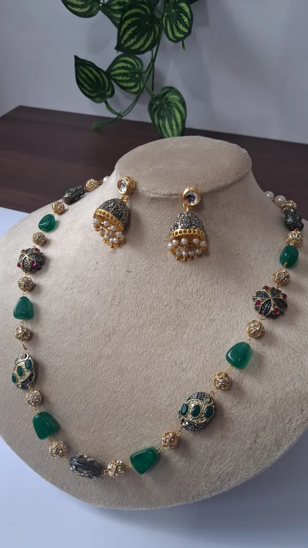 Elegant_Natural_Quartz_Stone_Necklace