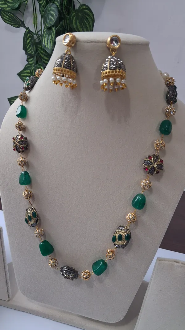 Elegant_Natural_Quartz_Stone_Necklace