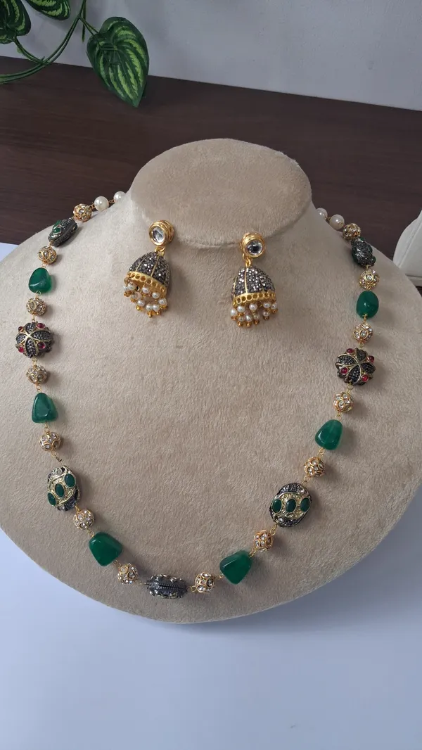 Elegant_Natural_Quartz_Stone_Necklace