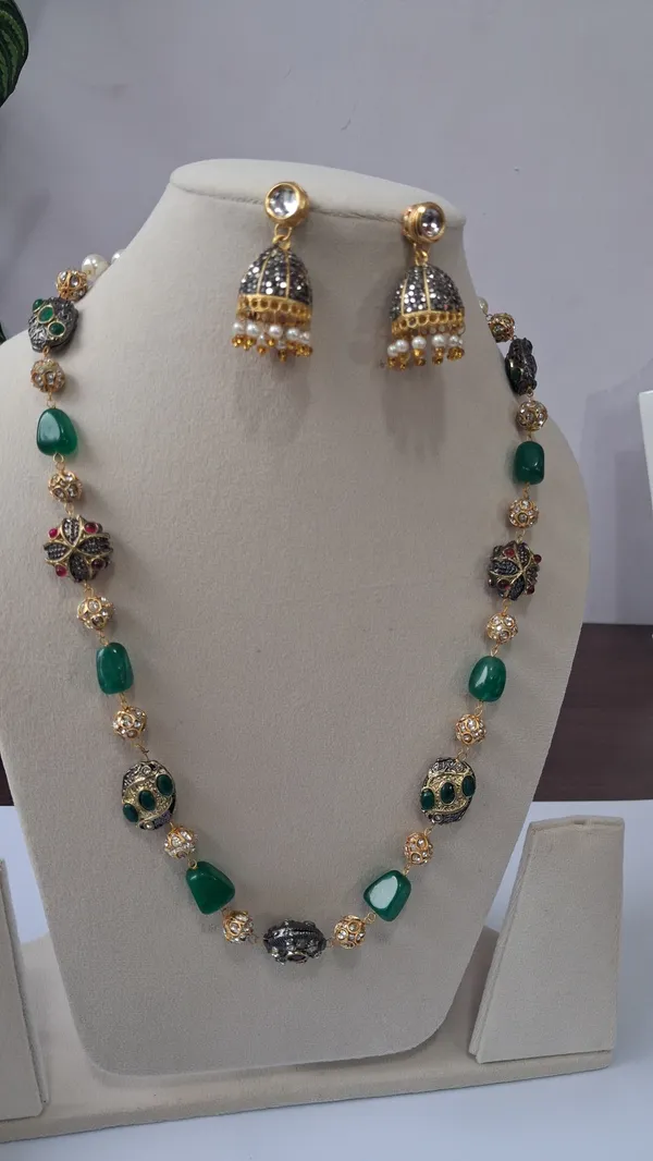 Elegant_Natural_Quartz_Stone_Necklace