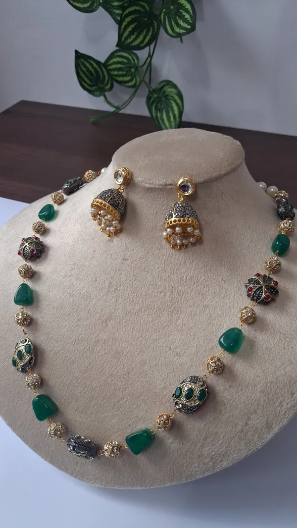 Elegant_Natural_Quartz_Stone_Necklace