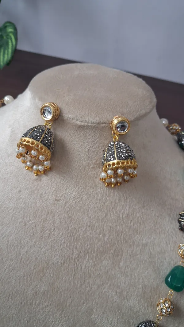Elegant_Natural_Quartz_Stone_Necklace