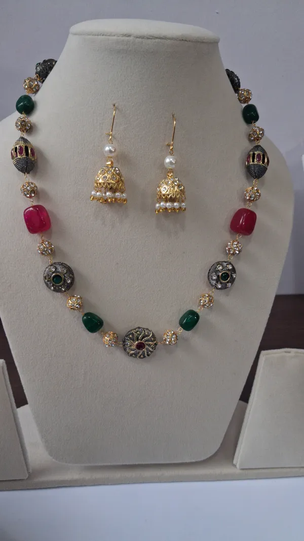 Classic_Natural_Quartz_Stone_Necklace