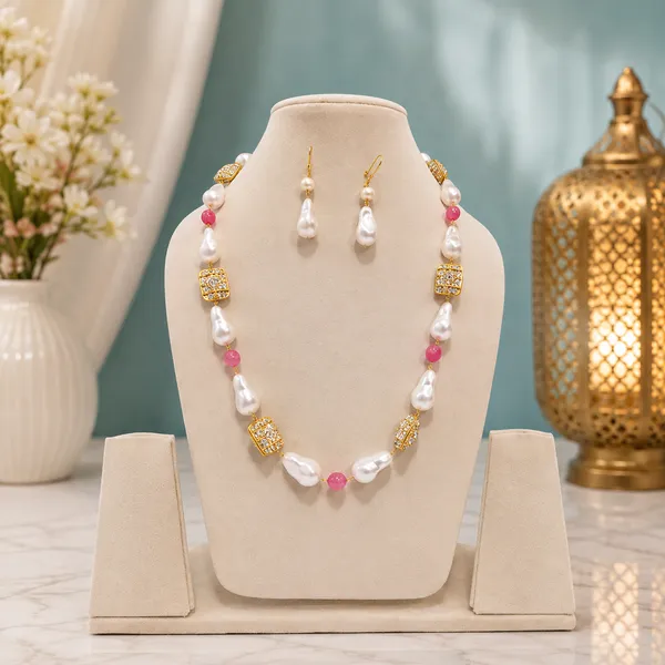 Gold_And_White_Natural_Quartz_Pearl_Brass_Necklace_For_Women