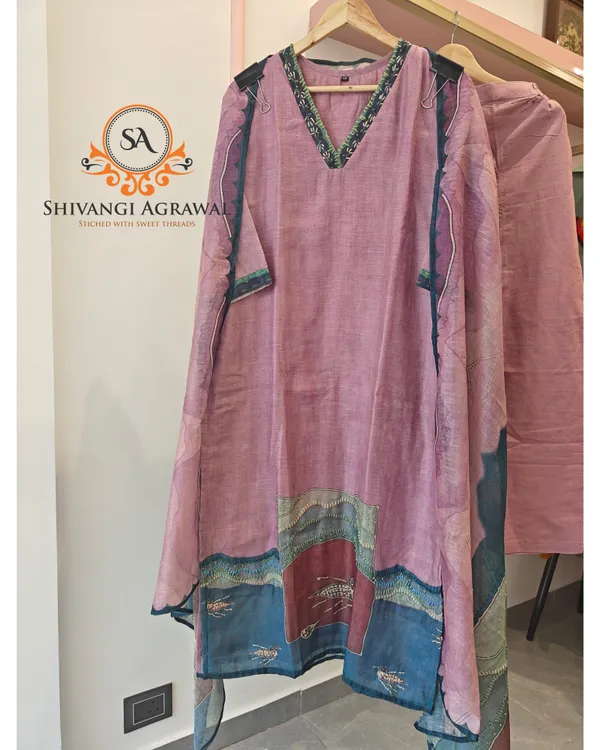 Pink_Mul_Chanderi_Straight_Contrast_Border_Kurta_Set_For_Women