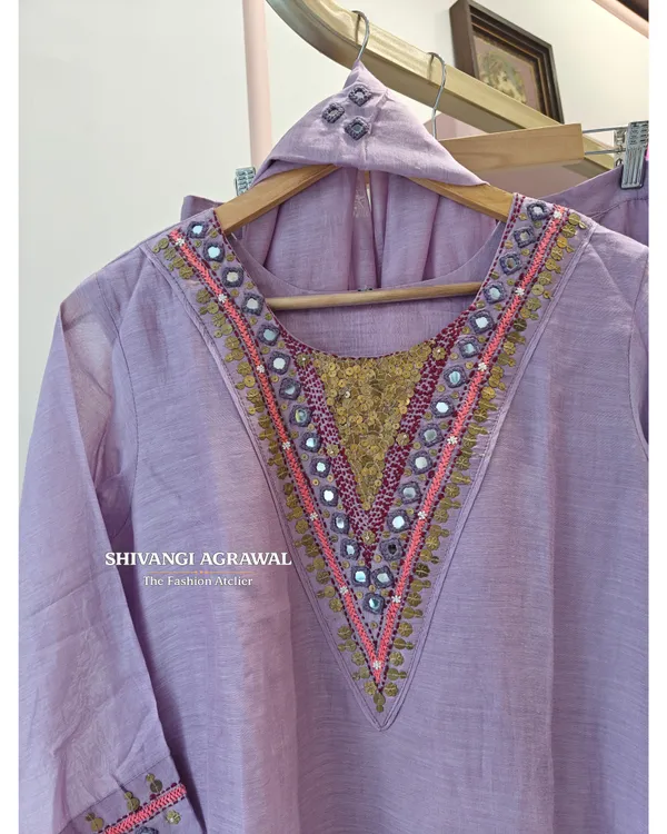 Lavender_Mul_Chanderi_Straight_Embroidered_Kurta_Set_For_Women