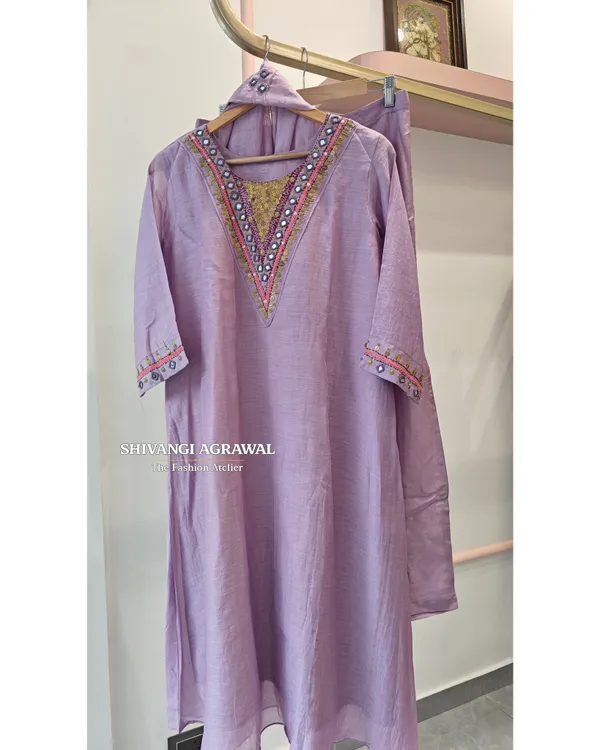 Lavender_Mul_Chanderi_Straight_Embroidered_Kurta_Set_For_Women