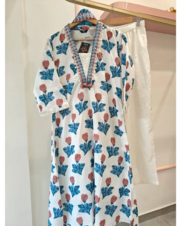 White_Printed_Kurta_&_Pant_Set_cotton