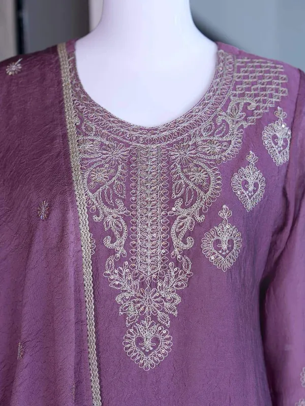 Desinger_Festival_Special_Collection_Rangoli_Crush_Beautiful_Embroidery_Work