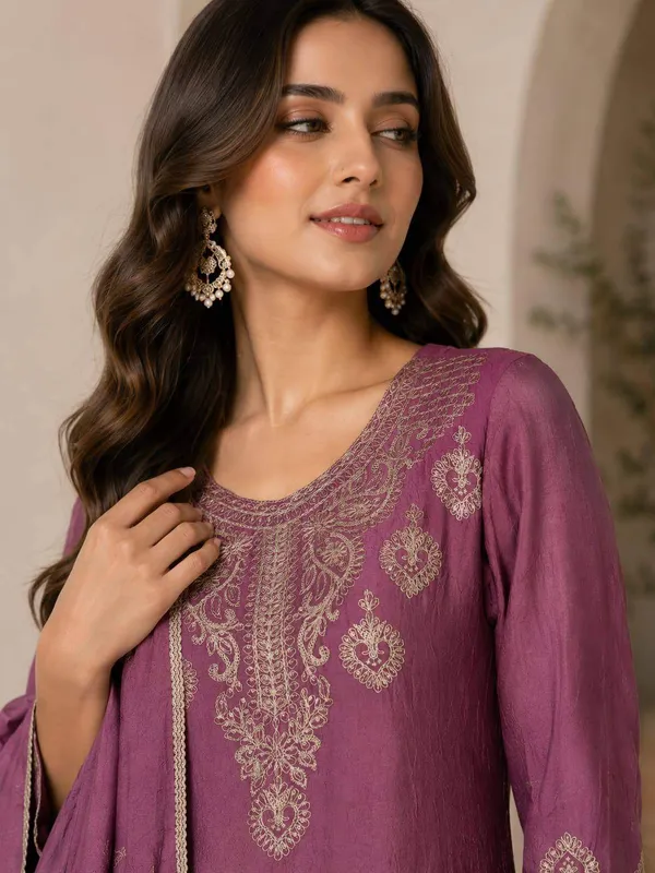 Desinger_Festival_Special_Collection_Rangoli_Crush_Beautiful_Embroidery_Work