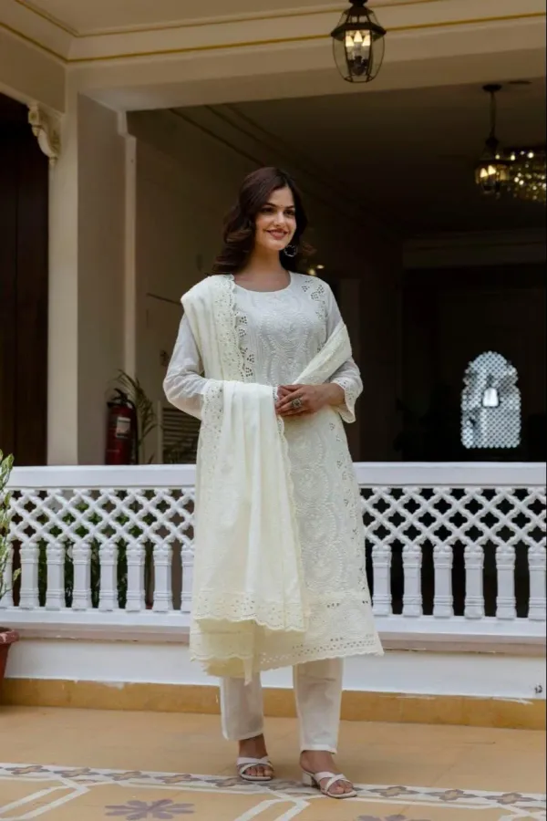 Women_S_Embroidered_Kurta_Pant_With_Dupatta_Set