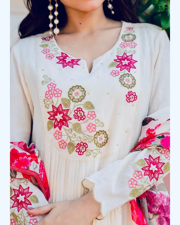White_Embroidered_Anarkali_Suit_Set_For_Women