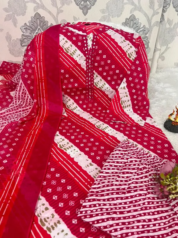 Red_Printed_Ethnic_Saree_For_Women
