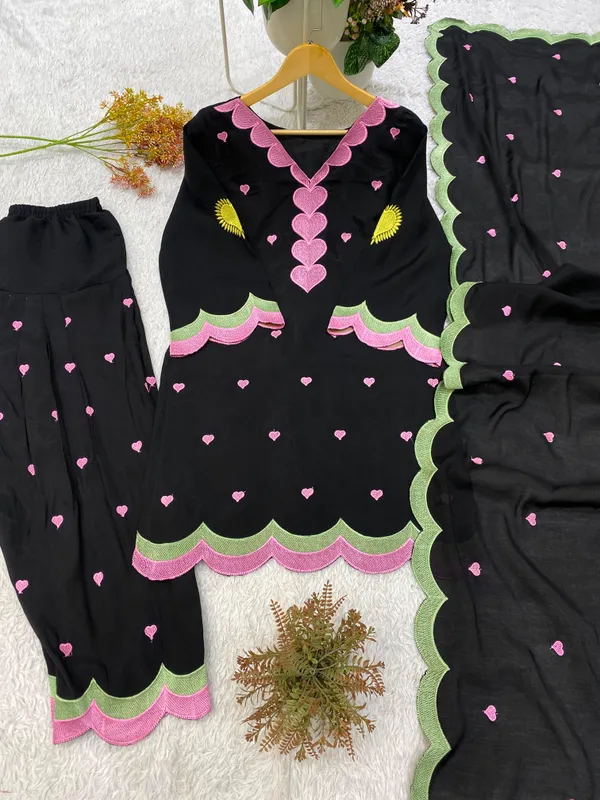 Black_Heart_Print_Kurta_Pant_Set_with_Dupatta_for_Women