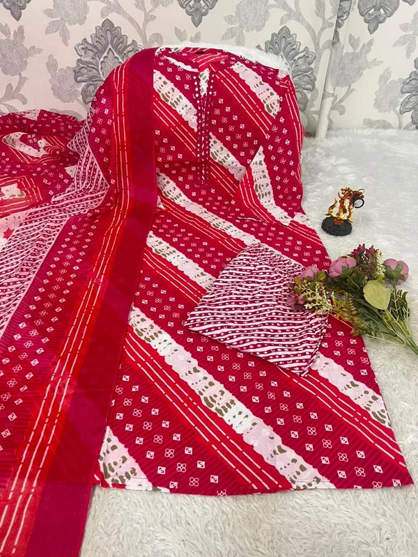 Red_Printed_Ethnic_Saree_For_Women