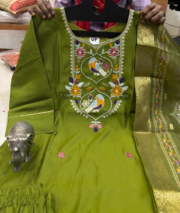 Olive_Green_Heavy_Maslin_Silk_Embroidered_Kurti_Pant_Set_with_Digital_Printed_Dupatta