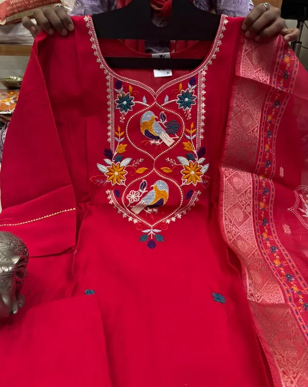 Rani_Pink_Heavy_Maslin_Silk_Embroidered_Kurti_Pant_Set_with_Digital_Printed_Dupatta
