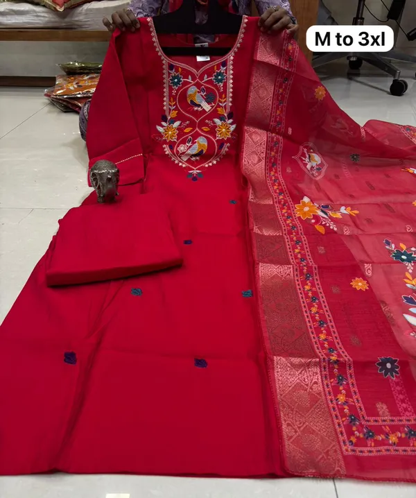 Rani_Pink_Heavy_Maslin_Silk_Embroidered_Kurti_Pant_Set_with_Digital_Printed_Dupatta