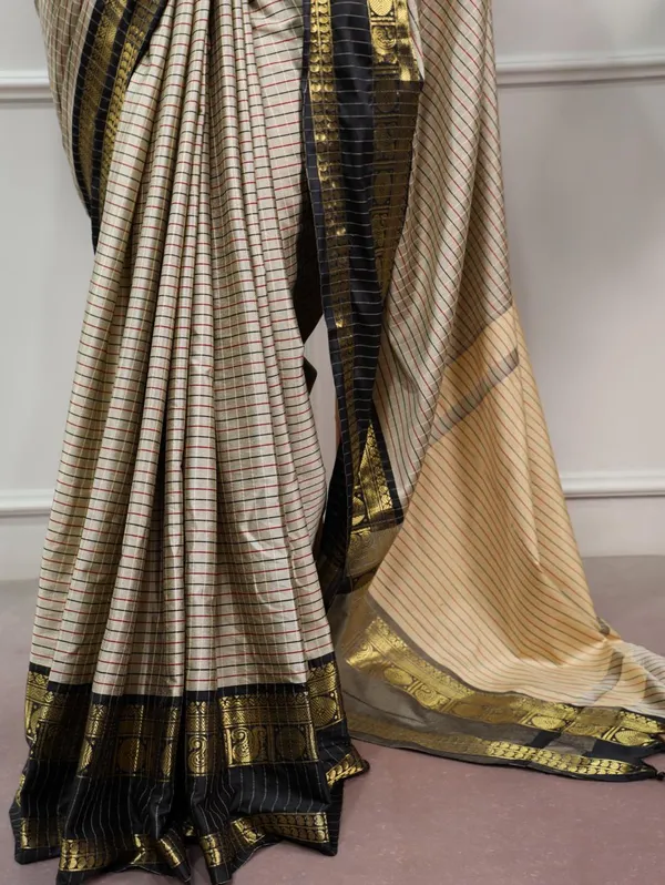 Cream_Striped_Traditional_Saree_For_Women