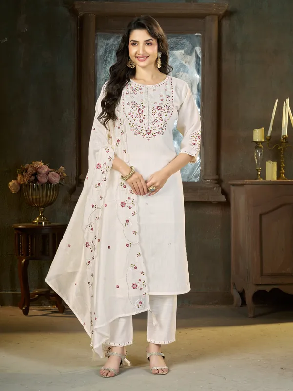 White_Floral_Embroidered_Kurta_Pant_Set_with_Dupatta_for_Women
