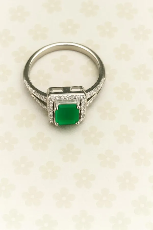Silver_Emerald_Green_Gemstone_Ring_For_Women