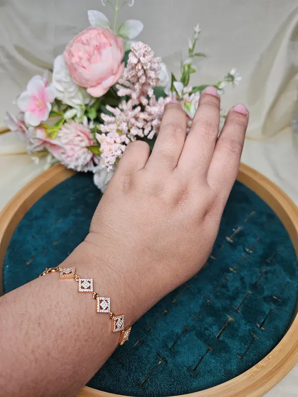 Taylor_Diamond_Lookalike_Tennis_Bracelet