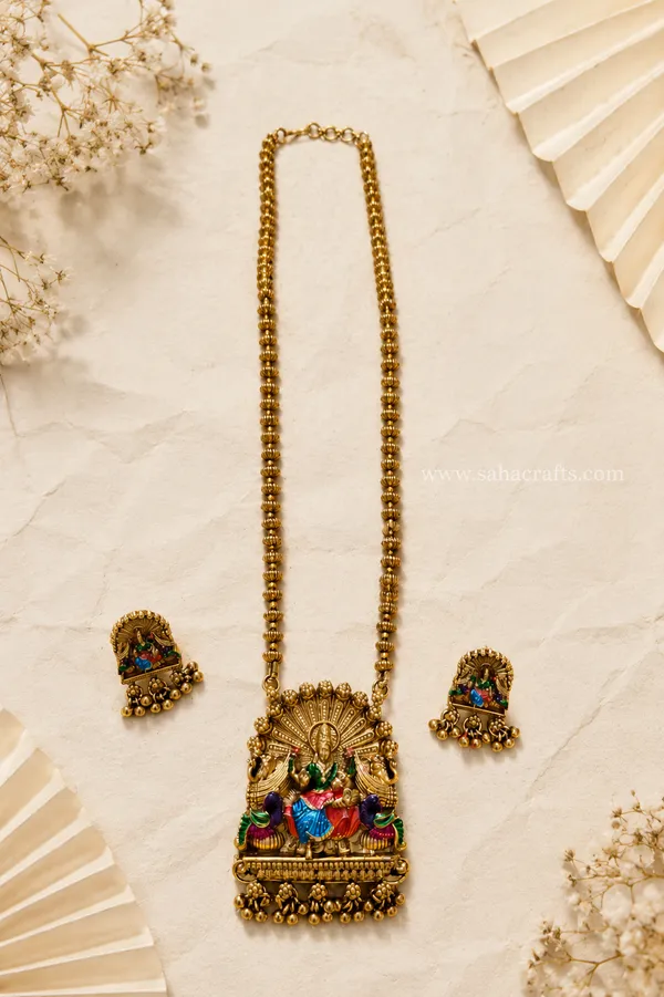 Lavaani_Pendant_Set