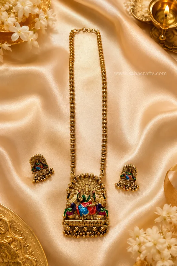 Lavaani_Pendant_Set