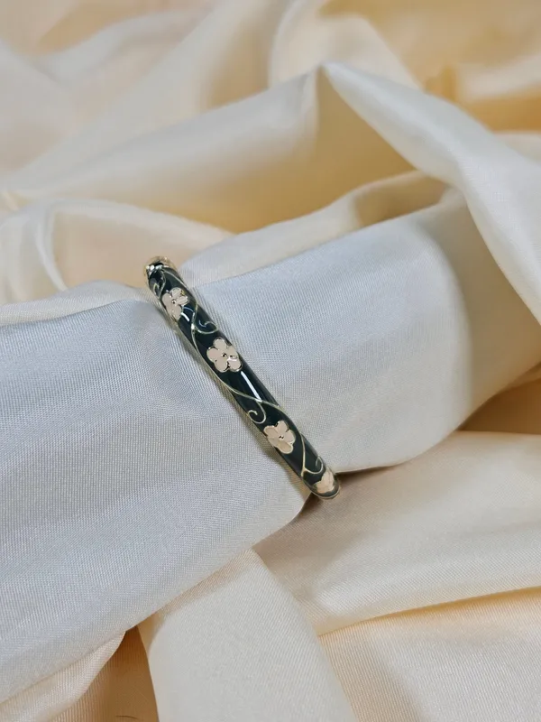 Sara_Luxury_Enamel_Bracelet_Openable_Size_2_2_2_8_Waterproof_Sweat_Proof_Hypoallergenic_Anti_Tarnish