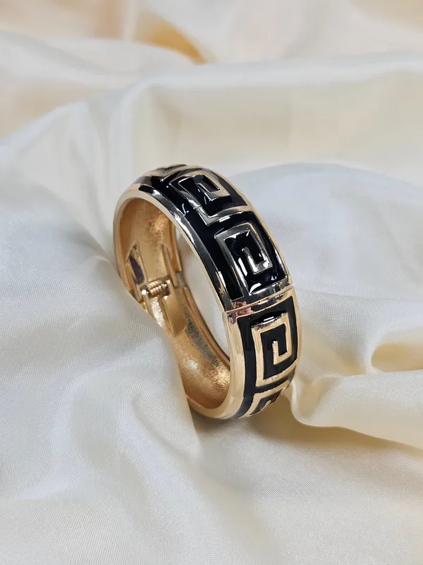 Esra_Luxury_Enamel_Bracelet_Openable_Size_2_2_2_8_Waterproof_Sweat_Proof_Hypoallergenic_Anti_Tarnish