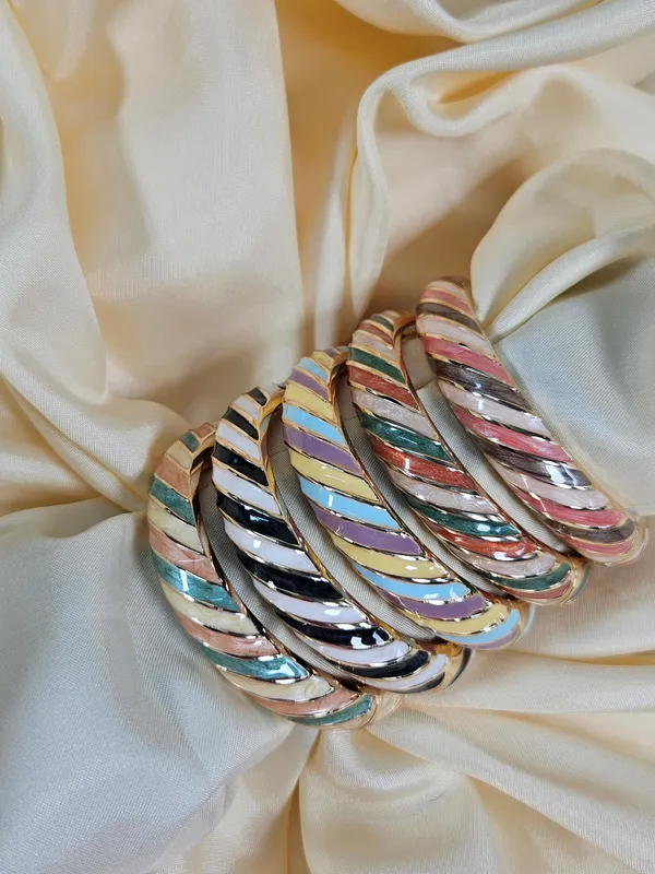 Zeynep_Luxury_Enamel_Bracelet_Openable_Size_2_2_2_8_Waterproof_Sweat_Proof_Hypoallergenic_Anti_Tarnish