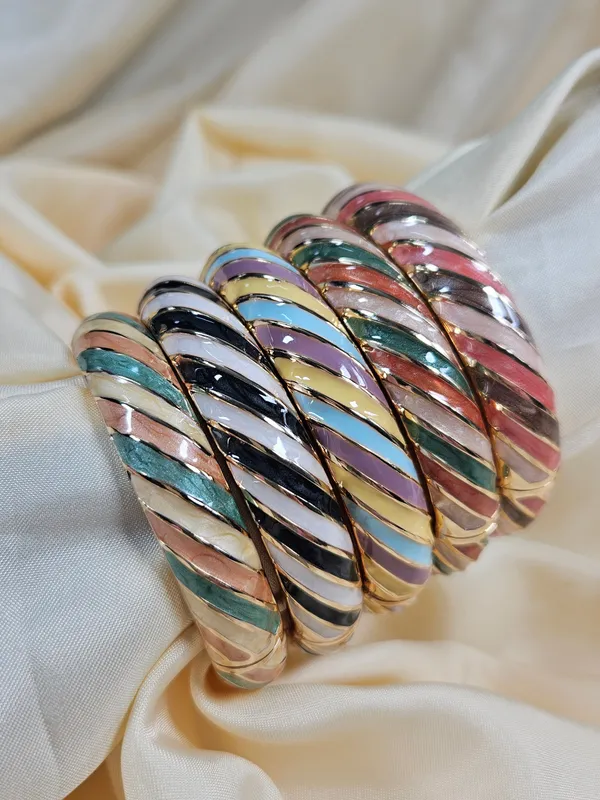 Zeynep_Luxury_Enamel_Bracelet_Openable_Size_2_2_2_8_Waterproof_Sweat_Proof_Hypoallergenic_Anti_Tarnish