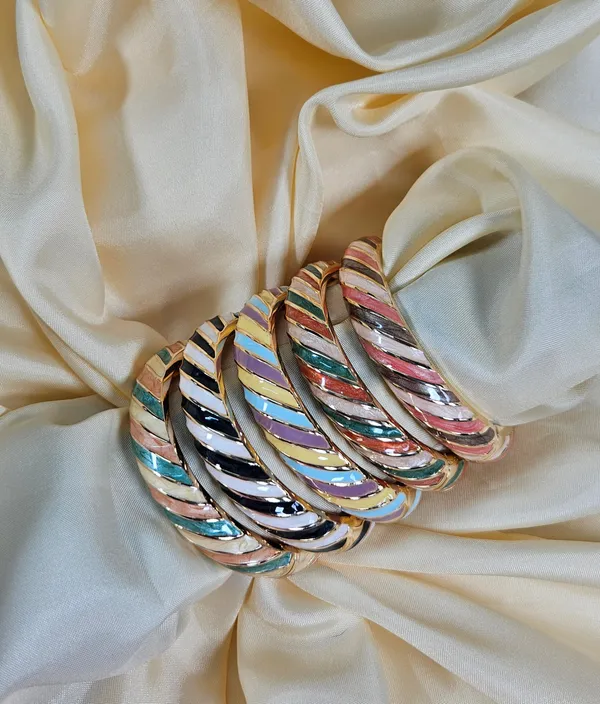 Zeynep_Luxury_Enamel_Bracelet_Openable_Size_2_2_2_8_Waterproof_Sweat_Proof_Hypoallergenic_Anti_Tarnish