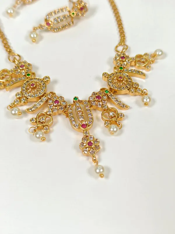 Aaishani_Choker_Set_With_Matching_Earrings