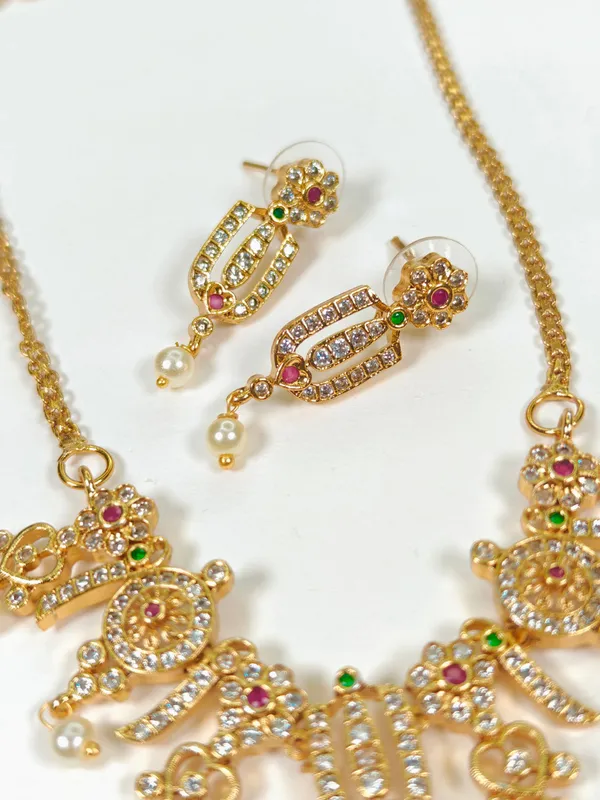 Aaishani_Choker_Set_With_Matching_Earrings