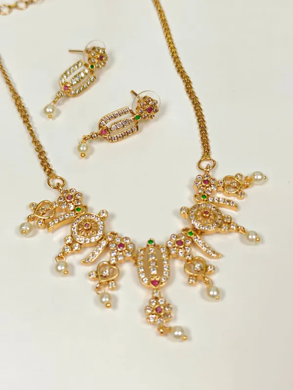 Aaishani_Choker_Set_With_Matching_Earrings