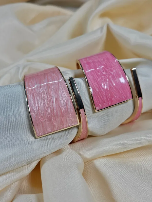 Leyla_Pink_Luxury_Enamel_Bracelet_Openable_Size_2_2_2_8_Waterproof_Sweat_Proof_Hypoallergenic_Anti_Tarnish