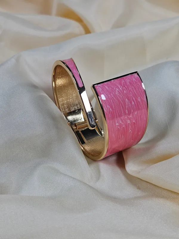 Leyla_Pink_Luxury_Enamel_Bracelet_Openable_Size_2_2_2_8_Waterproof_Sweat_Proof_Hypoallergenic_Anti_Tarnish
