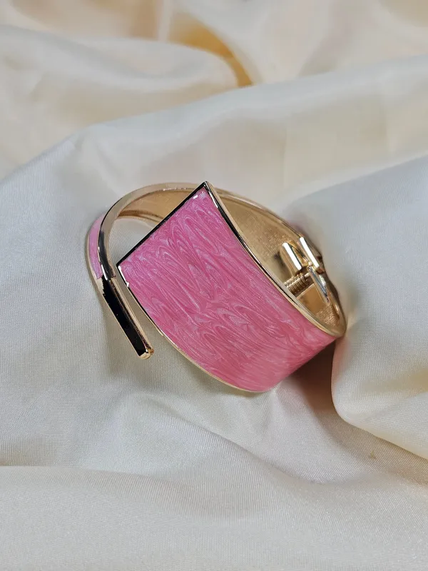 Leyla_Pink_Luxury_Enamel_Bracelet_Openable_Size_2_2_2_8_Waterproof_Sweat_Proof_Hypoallergenic_Anti_Tarnish
