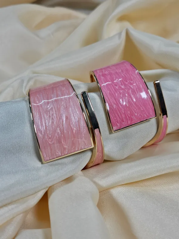 Leyla_Pink_Luxury_Enamel_Bracelet_Openable_Size_2_2_2_8_Waterproof_Sweat_Proof_Hypoallergenic_Anti_Tarnish