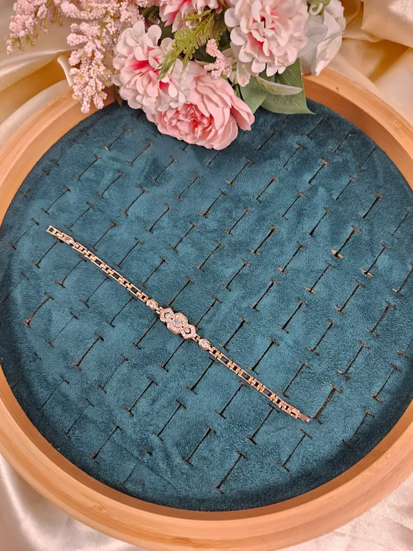 Gomez_Diamond_Lookalike_Tennis_Bracelet