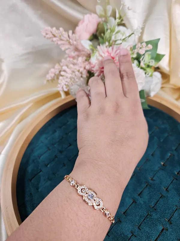 Gomez_Diamond_Lookalike_Tennis_Bracelet