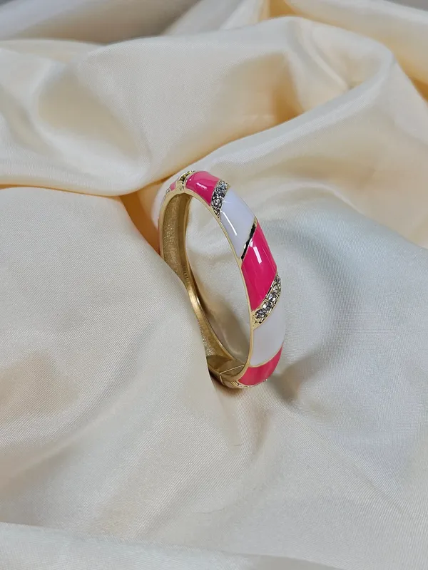 Beste_Luxury_Enamel_Bracelet_Openable_Size_2_2_2_8_Waterproof_Sweat_Proof_Hypoallergenic_Anti_Tarnish
