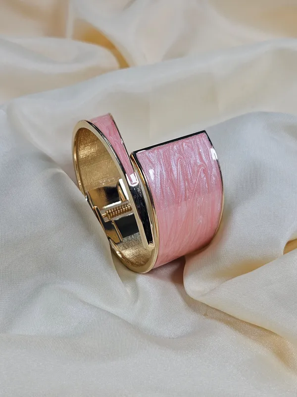 Leyla_Peach_Luxury_Enamel_Bracelet_Openable_Size_2_2_2_8_Waterproof_Sweat_Proof_Hypoallergenic_Anti_Tarnish