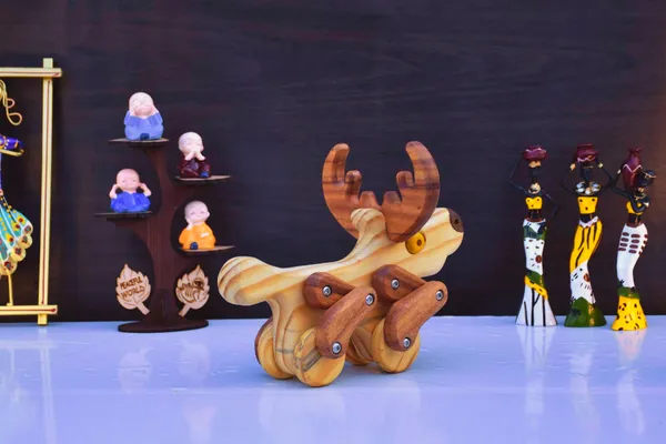 Wooden_Reindeer_Decorative_Showpiece