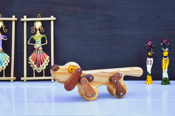 Wooden_Dog_Showpiece_Sculpture