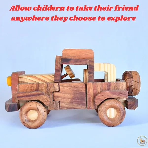 Wooden_Jeep_Toy_Showpiece