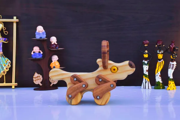 Wooden_Reindeer_Decorative_Showpiece