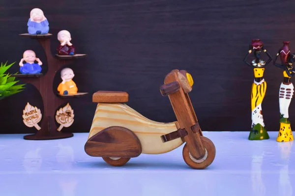 Wooden_Ride-On_Scooter_Toy_For_Children